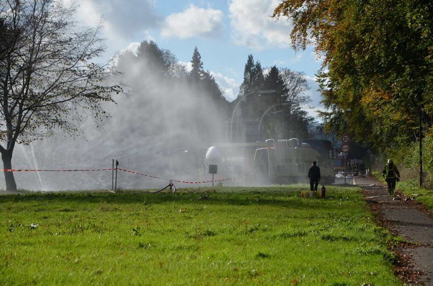 VU Tanklastzug umgestuerzt Huerth Industriestr P321.JPG